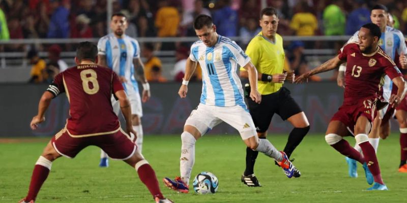 Argentina đang chiếm ưu thế về đội hình hơn so với đối thủ